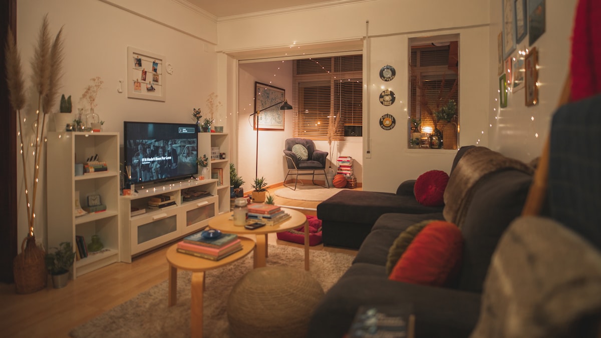 Een goede vloerlamp doet meer voor je woonkamer dan je denkt